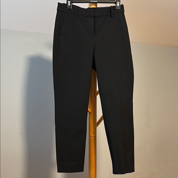 J. Crew Pants - J. Crew Ruby Crop Pant Classic and Versatile size 6